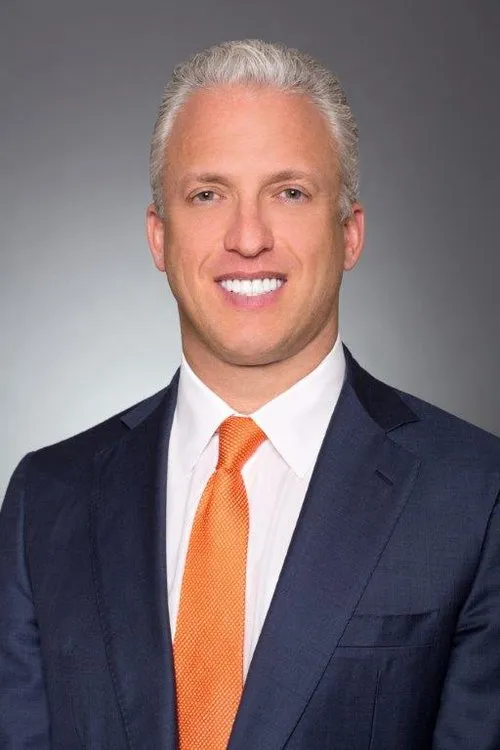 Gary Green interpretando a Self