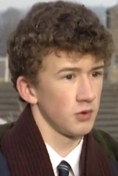 Gary Halliday interpretando a Tom