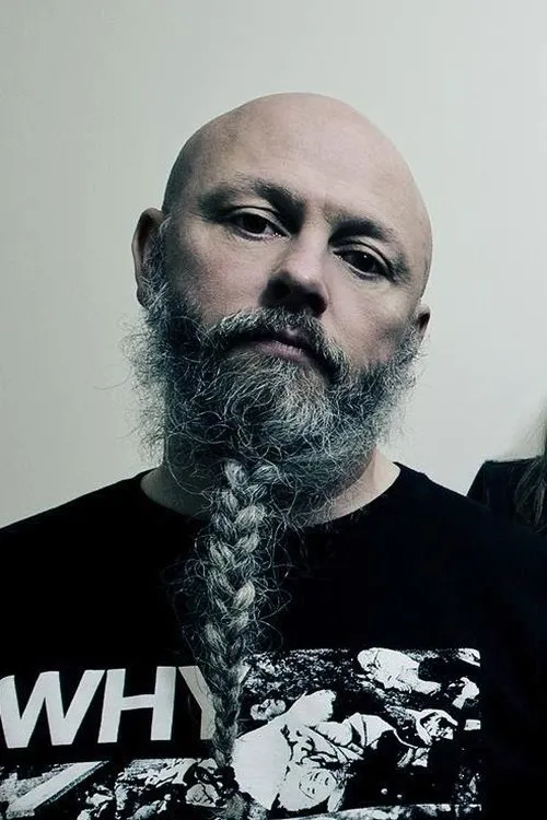 Gary Jennings interpretando a Guitars