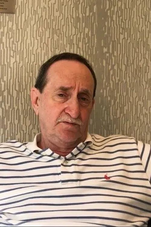 Gary Katz interpretando a Self