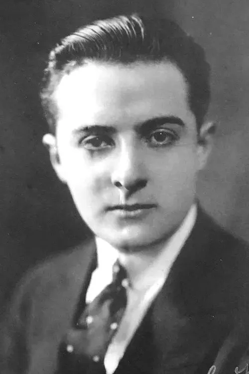 Gaston Glass interpretando a Louis Bouchard