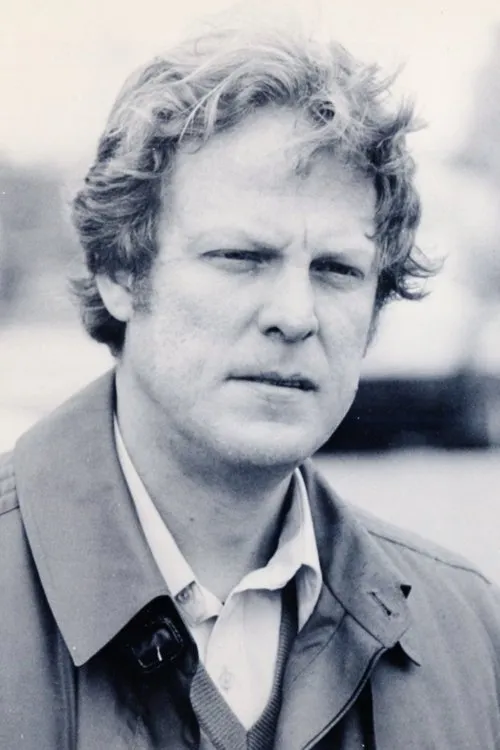 Gavin MacFadyen interpretando a Det. Boreksco