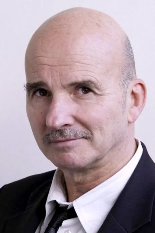 Ged Marlon — personaje: Henri, le barman