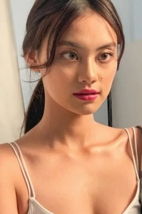 Gege Elisa interpretando a Tara