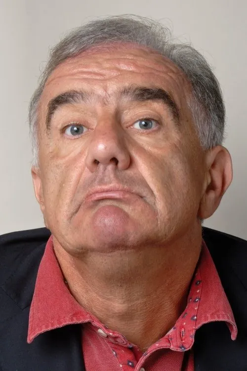 Gene Gnocchi interpretando a Zvanin