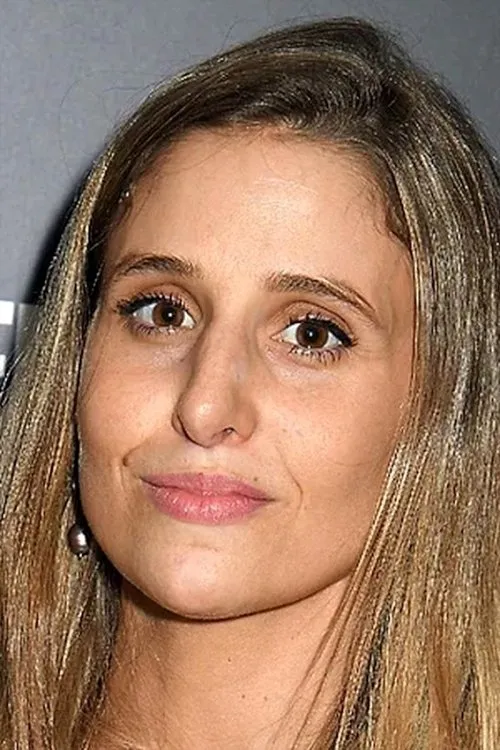 Genevieve Hudson-Price interpretando a Leslie