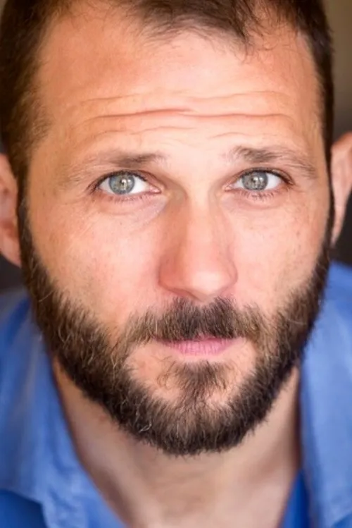 Gennaro Di Colandrea interpretando a Virgilio