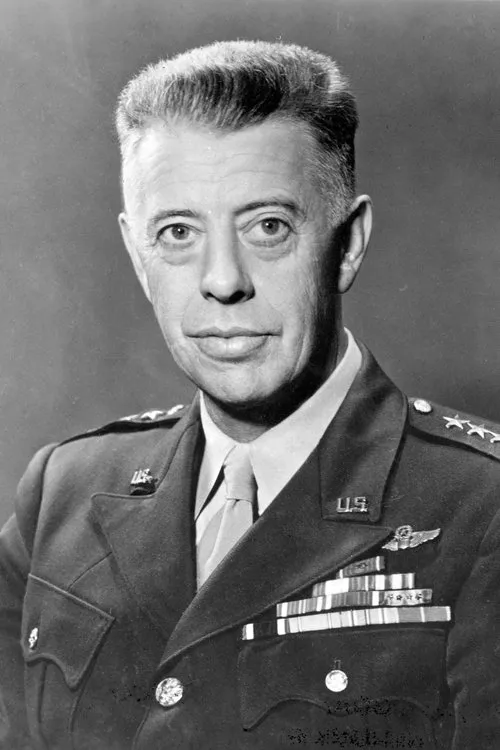 George C. Kenney interpretando a Himself