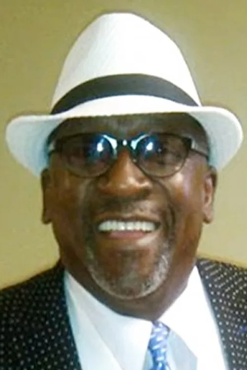 George 'Chocolate' Perry interpretando a Self