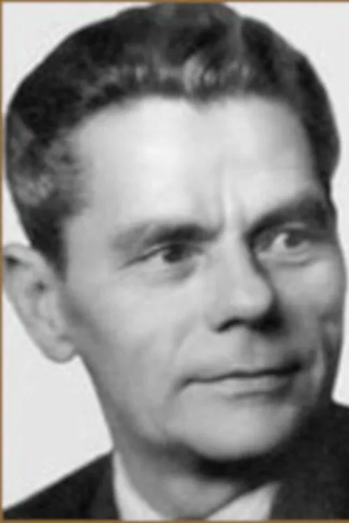 George Gumilevsky interpretando a Pavel