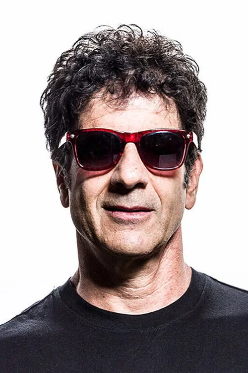 George Israel interpretando a Sax