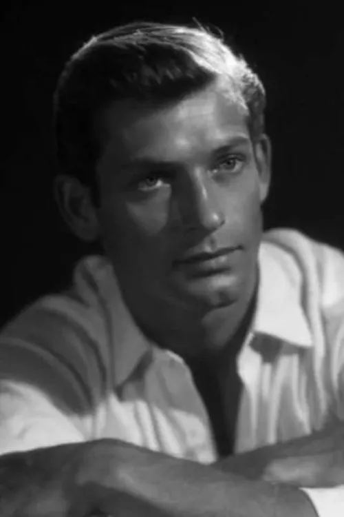 George Reich interpretando a Steve Crown