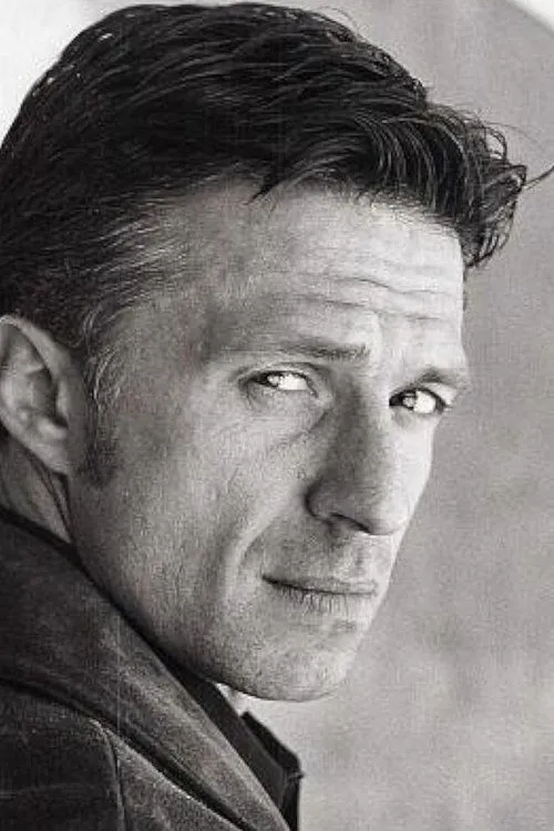 John Sarkisian ha trabajado con George Tasudis en 1 ocasiones