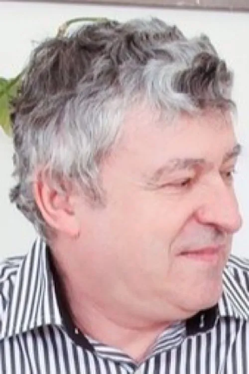 George Zaruba interpretando a 