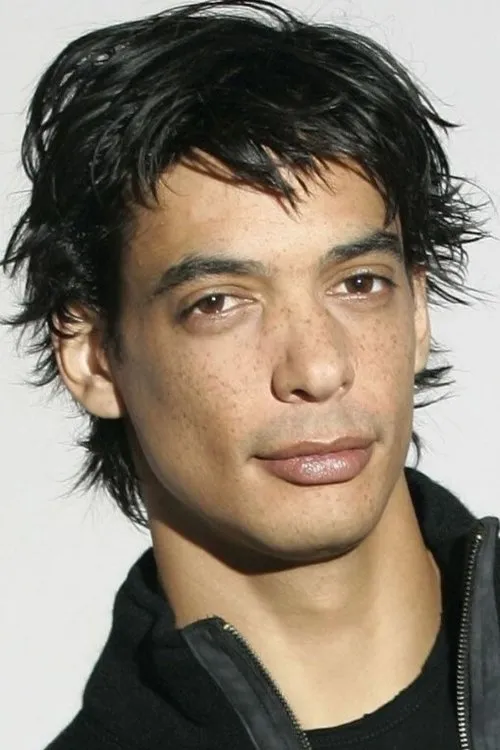 Georges-Alain Jones interpretando a Self