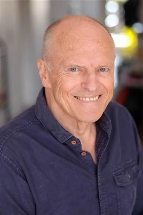 Georges Claisse interpretando a lo psicanalista