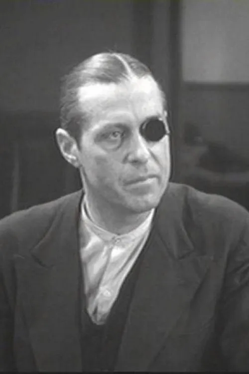 Georges Koudria interpretando a Carl Andersen, le frère d'Else, joaillier