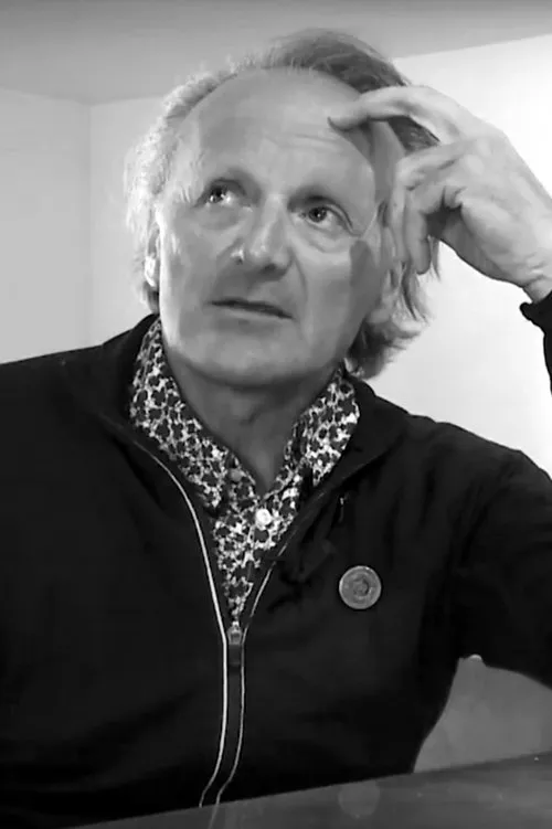 Georges Unia interpretando a Self