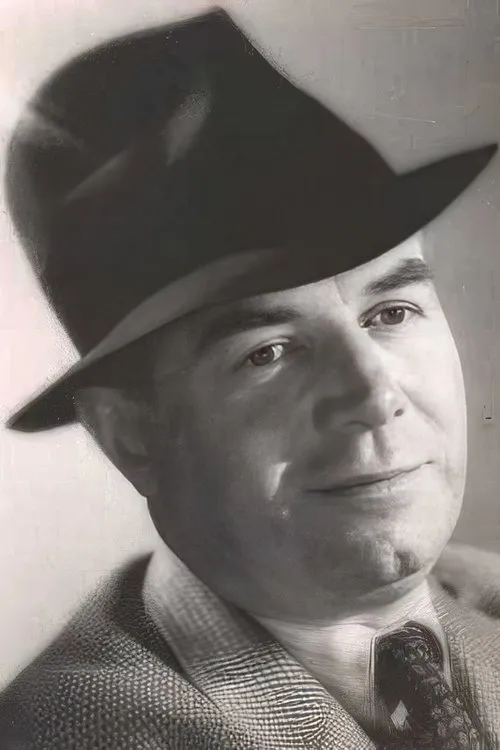 Georges Vitray interpretando a The Chief of Police