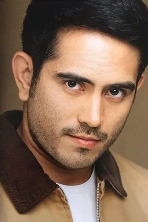 Gerald Anderson interpretando a Daniel Benitez