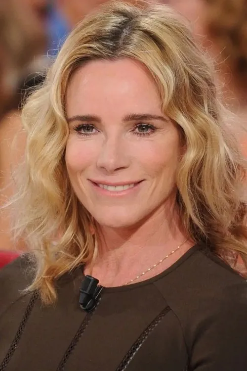 Géraldine Danon interpretando a Evelyn