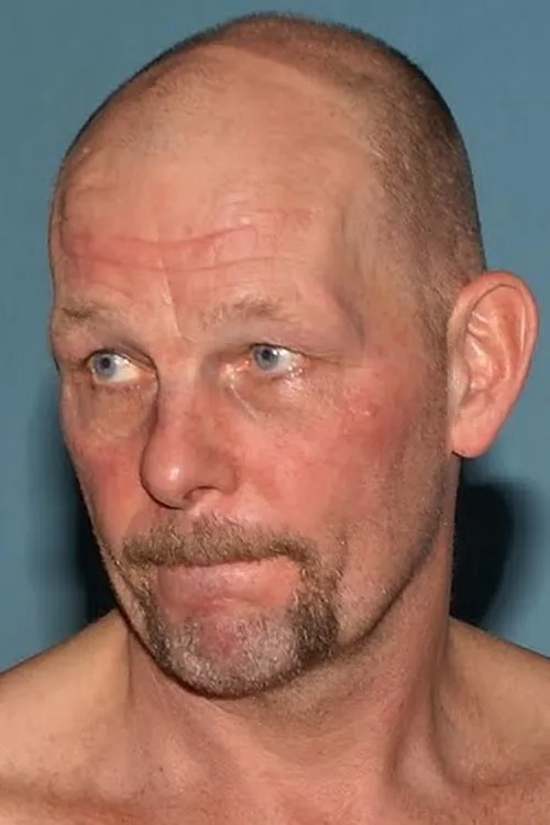 Gerard Gordeau interpretando a Self