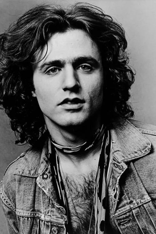 Gerard Malanga interpretando a Self