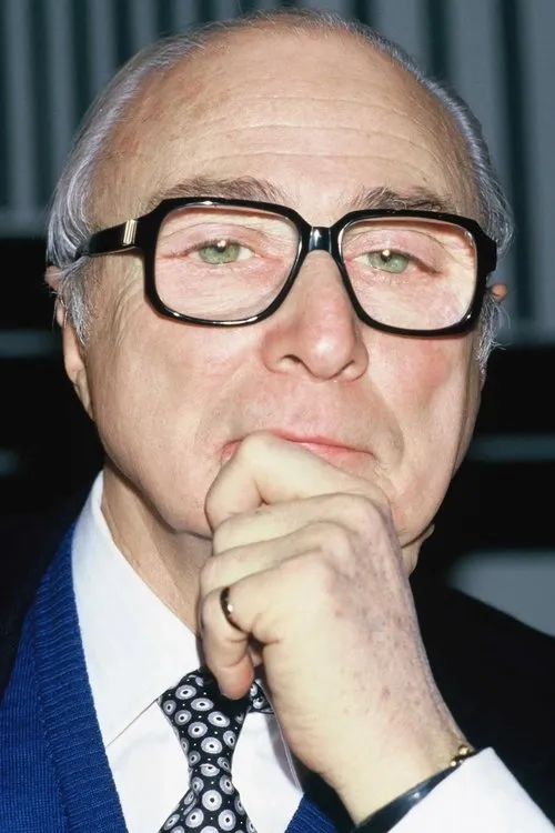 Gérard Oury interpretando a Un journaliste