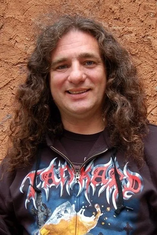 Gerre interpretando a Self