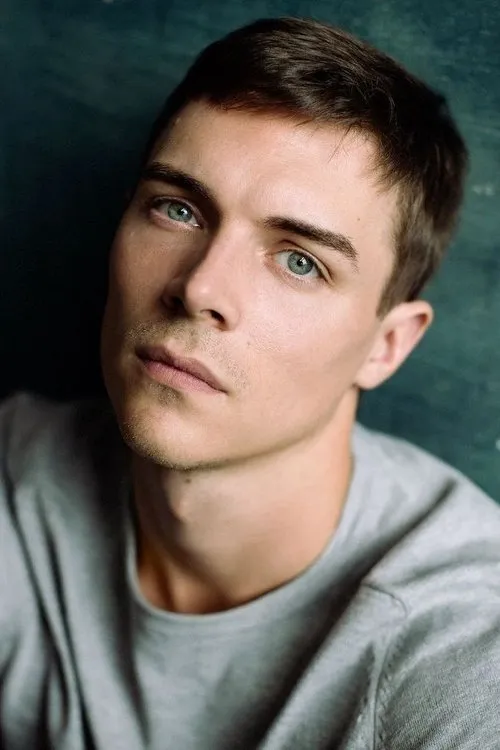 Gerrit Klein interpretando a Nick