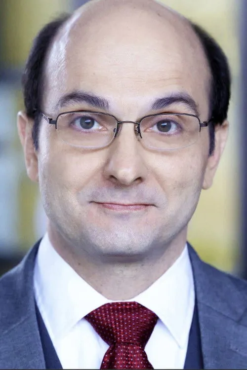 Gerry Rose interpretando a Car Salesman