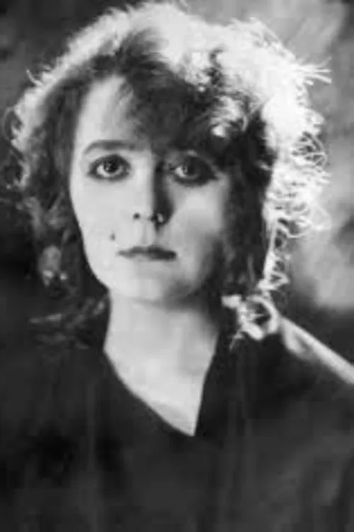 Gertrude Welcker interpretando a 