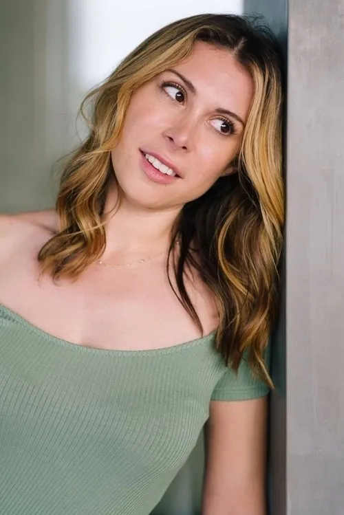 Ghia Burns — personaje: Julia Escallón