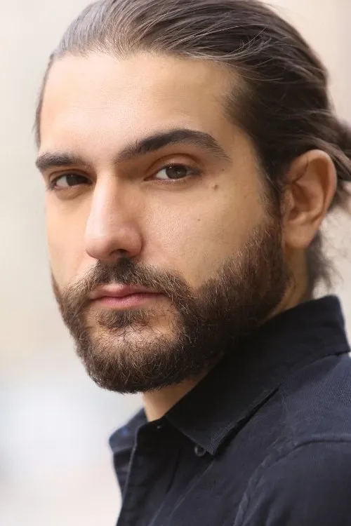 Giacomo Rocchini interpretando a Gary