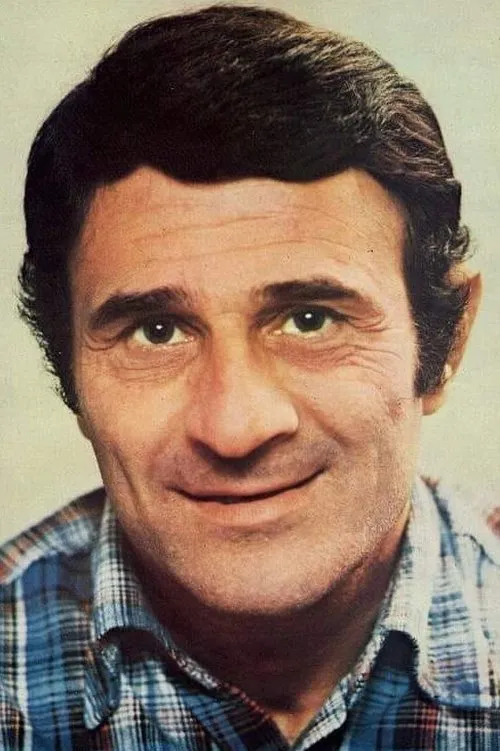 Γιάννης Μαλούχος interpretando a Kitsaras