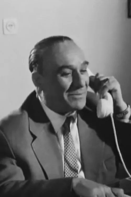 Γιάννης Μπέρτος interpretando a