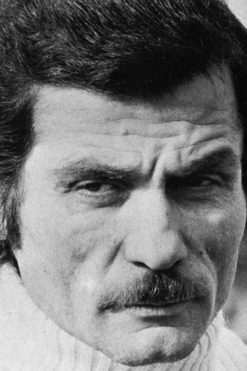 Gianni Milito interpretando a Pico