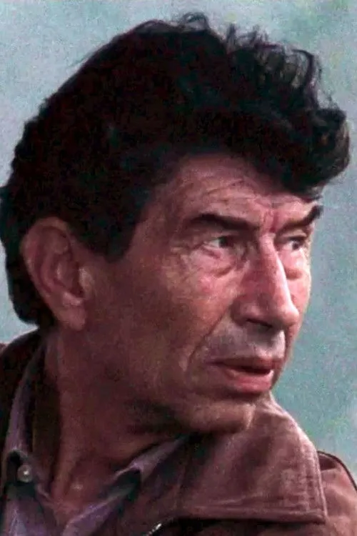 Gianni Rubens interpretando a Bibliotecario