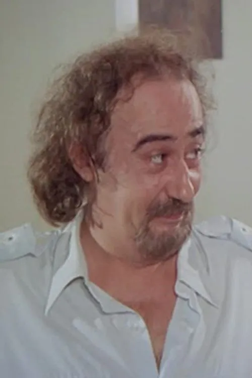 Giannis Rotas interpretando a Eugenios