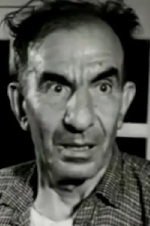 Giannis Sparidis interpretando a Timoleon Denaxas