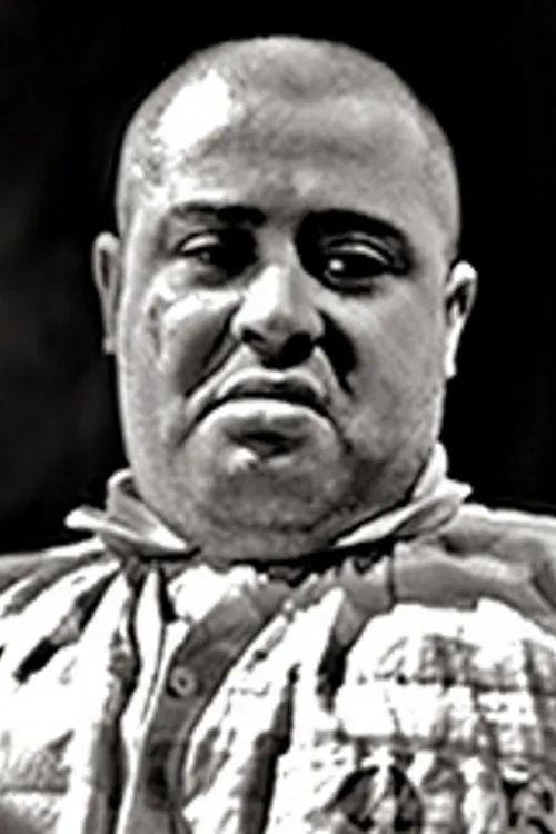 Josephine Chaplin ha trabajado con Gib Grossac en 3 ocasiones