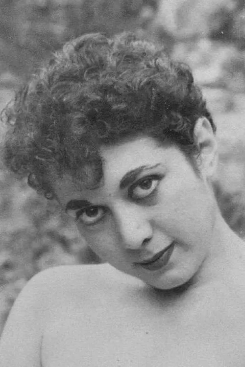 Eve Meyer ha trabajado con Gigi Frost en 1 ocasiones