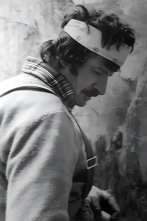 Gil Bodin interpretando a Self