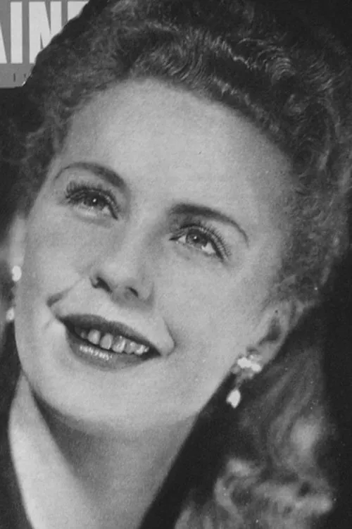 Gilberte Géniat interpretando a Annette, the maid