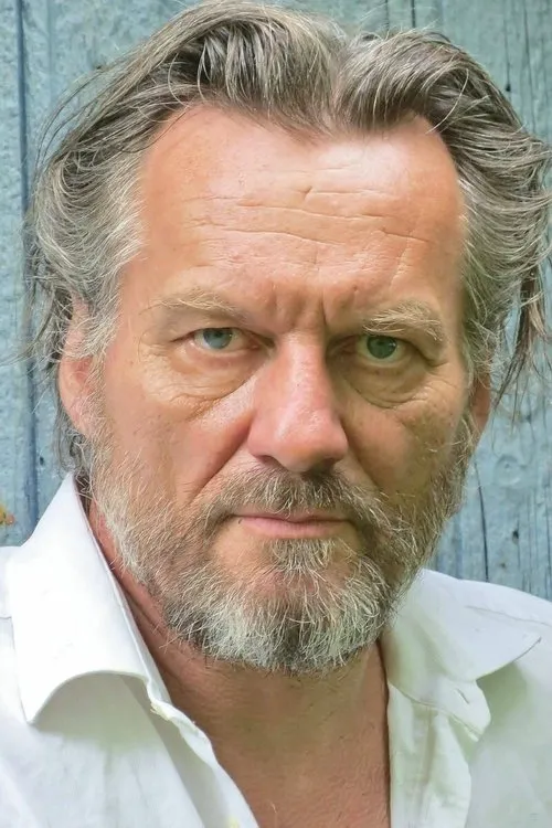 Eloïse Bennett ha trabajado con Gilles Masson en 1 ocasiones