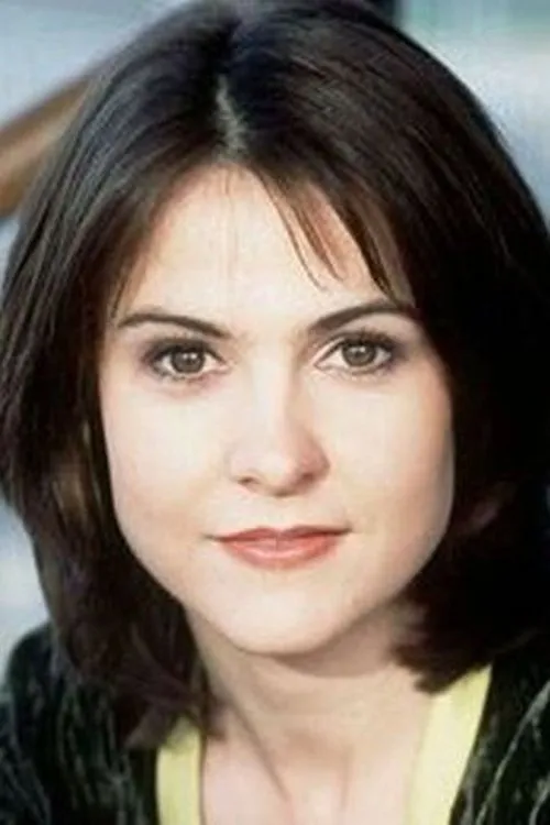 Gillian Kearney interpretando a Elizabeth Langley