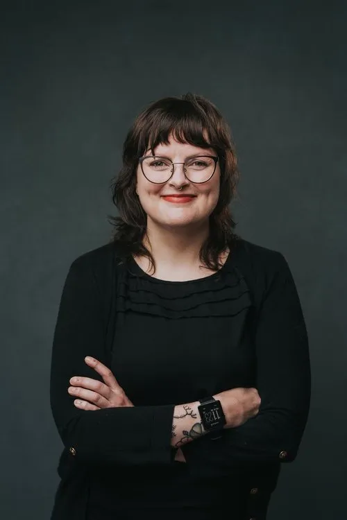 Bhreagh MacNeil ha trabajado con Gillian Salmon en 1 ocasiones