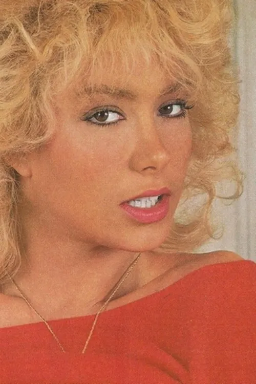 Gina Carrera interpretando a Mary