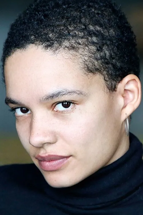 Gina Haller interpretando a Einbrecherin