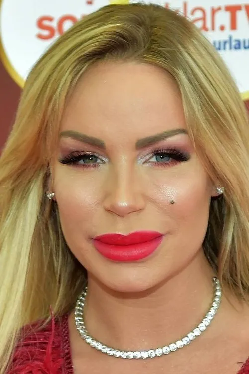 Gina-Lisa Lohfink — personaje: Self